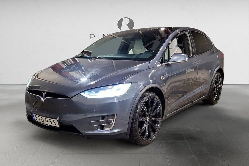 Grå Begagnad 2017 Tesla Model X SUV | 299 900 kr (Marknadspris) - Bild 1/3