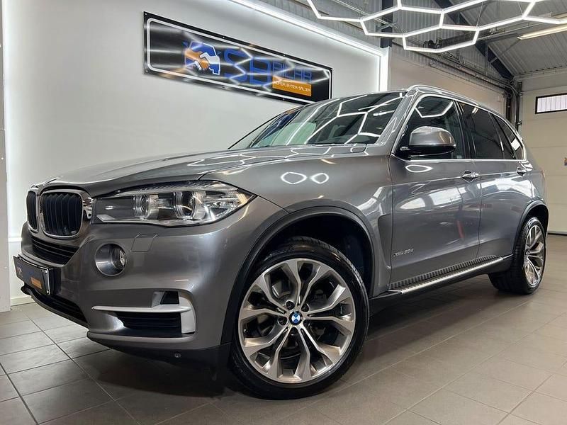 Grå Begagnad 2015 BMW X5 SUV | 259 900 kr (Marknadspris) - Bild 1/4
