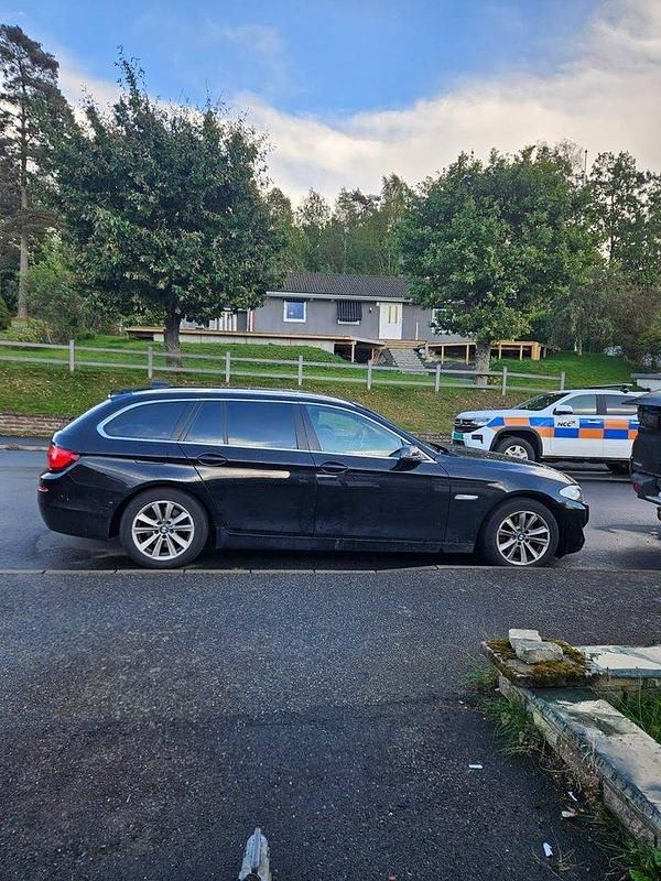 Svart Begagnad 2011 BMW 520 Sport Line Kombi | 75 000 kr (Marknadspris) - Bild 1/4