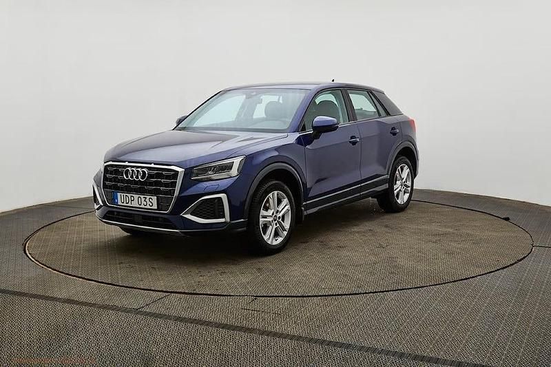 Blå Begagnad 2024 Audi Q2 Advanced SUV | 279 900 kr (Marknadspris) - Bild 1/4
