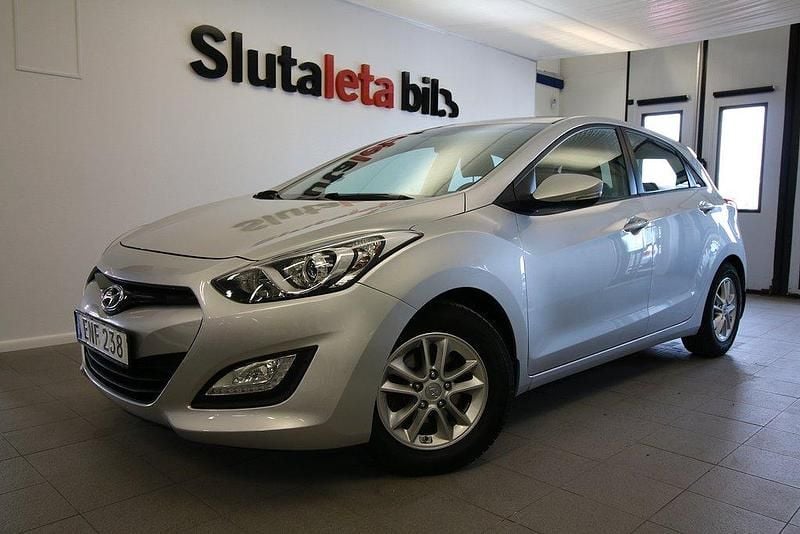Silver Begagnad 2015 Hyundai i30 Halvkombi | 119 900 kr (Marknadspris) - Bild 1/4