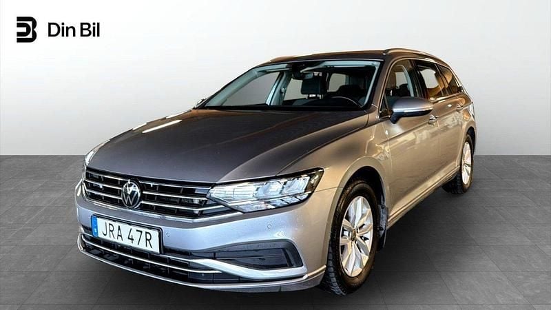 Silver Begagnad 2023 VW Passat Business Kombi | 309 900 kr (Marknadspris) - Bild 1/4