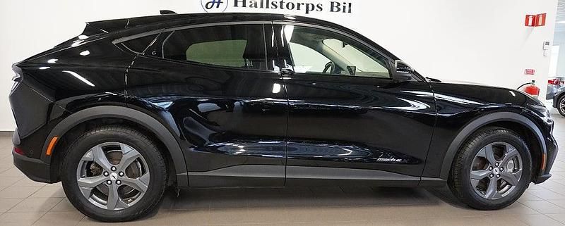 Begagnad Ford Mustang Mach-E 216 kW (294 HK) 2022 Svart SUV