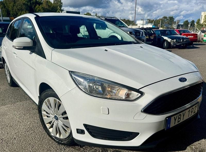 Vit Begagnad 2016 Ford Focus Kombi | 79 900 kr (Superpris) - Bild 1/4