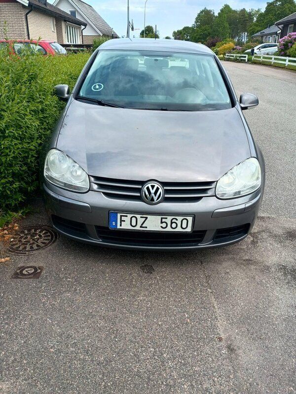 Grå Begagnad 2007 VW Golf V Sportline Halvkombi | 24 000 kr (Bra pris) - Bild 1/4