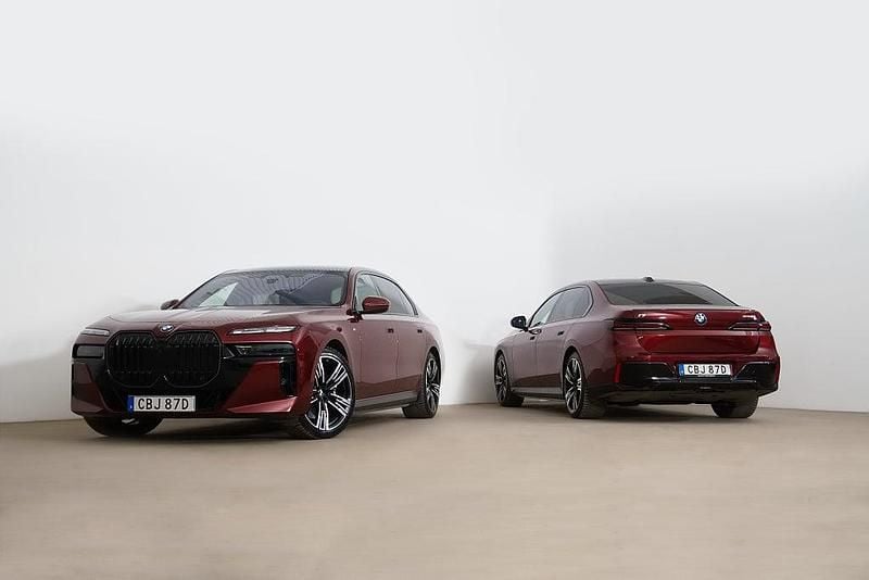 Begagnad BMW i7 Executive 400 kW (544 HK) 2024 Röd Sedan