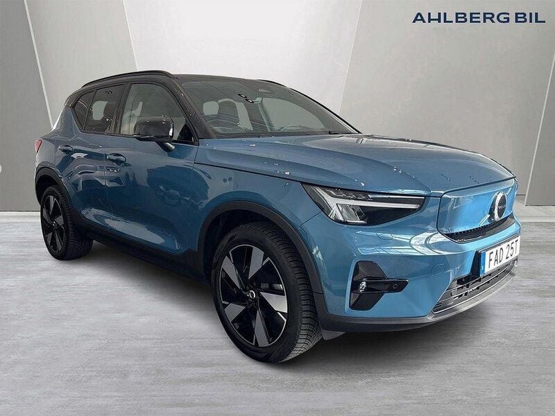 Blå Begagnad 2023 Volvo XC40 Plus SUV | 479 500 kr - Bild 1/3