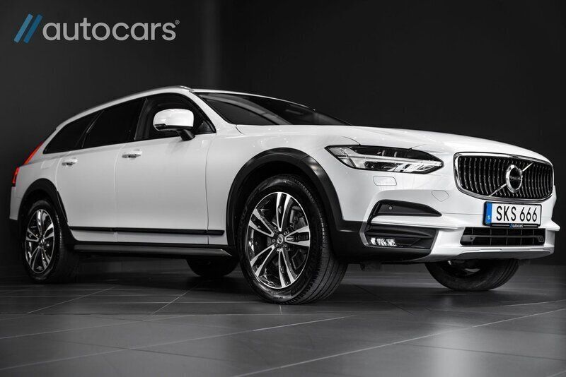Vit Begagnad 2017 Volvo V90 CC Kombi | 299 000 kr (Marknadspris) - Bild 1/4