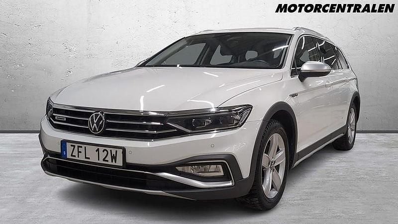 Vit Begagnad 2021 VW Passat Alltrack Kombi | 325 000 kr (Marknadspris) - Bild 1/2