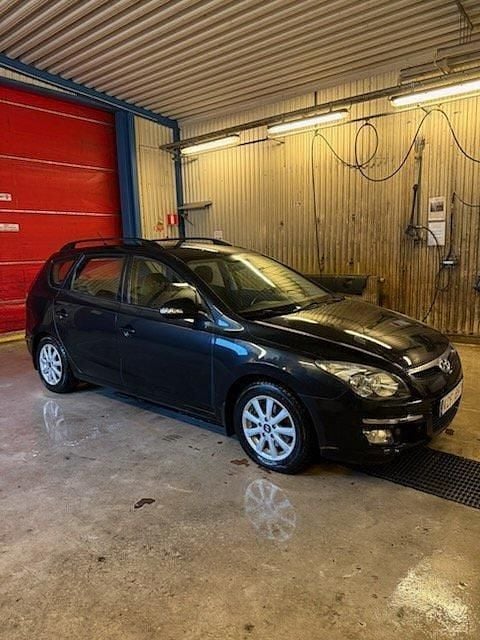 Svart Begagnad 2010 Hyundai i30 Kombi | 30 000 kr (Bra pris) - Bild 1/4