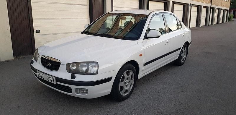 Vit Begagnad 2001 Hyundai Elantra Sedan | 34 000 kr - Bild 1/4