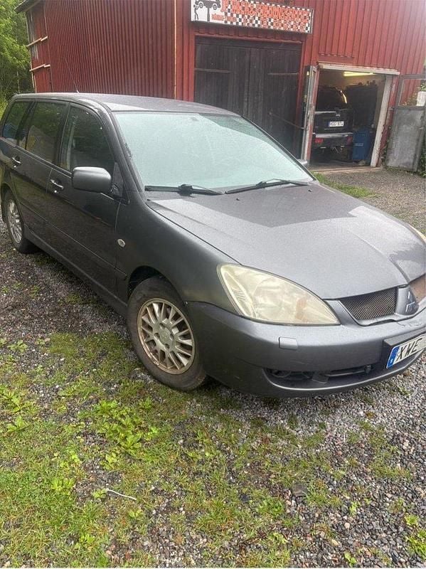 Grå Begagnad 2006 Mitsubishi Lancer Kombi | 12 000 kr (Marknadspris) - Bild 1/1