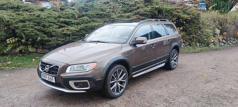 Brun Begagnad 2012 Volvo XC70 Summum Kombi | 74 900 kr - Bild 1/4