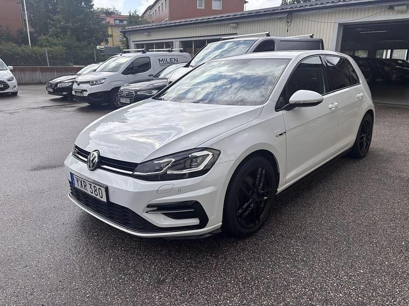 Vit Begagnad 2017 VW Golf VII GT Halvkombi | 159 900 kr (Marknadspris) - Bild 1/4