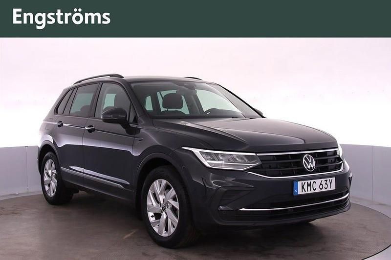 Grå Begagnad 2022 VW Tiguan SUV | 309 000 kr (Marknadspris) - Bild 1/4