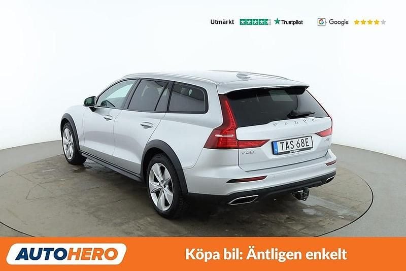 Begagnad Volvo V60 CC Momentum 192 HK (141 kW) 2019 Silver Kombi
