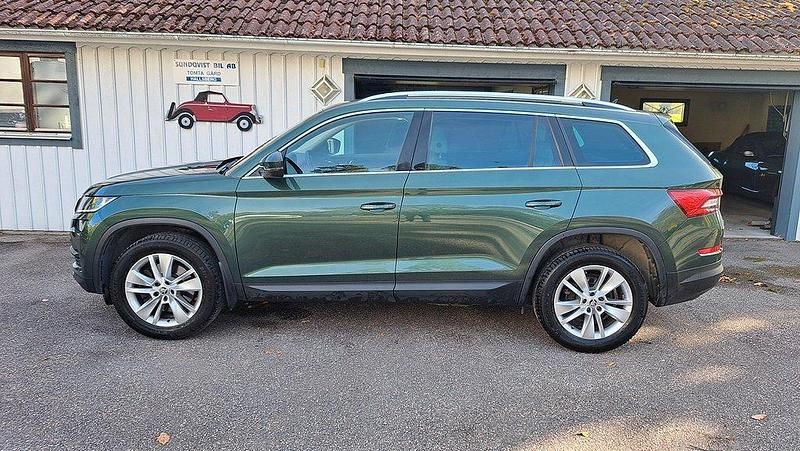 Grön (grön metallic) Begagnad 2018 Skoda Kodiaq SUV | 299 000 kr (Marknadspris) - Bild 1/4