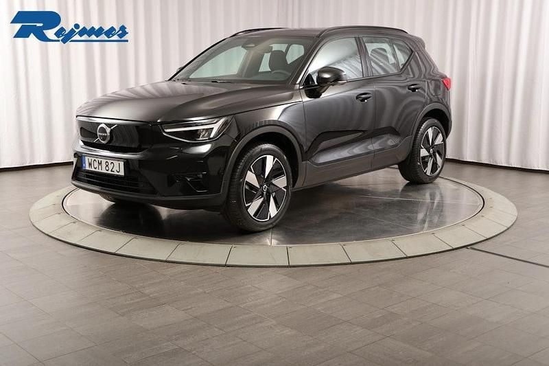 Svart Ny 2026 Volvo EX40 Single Motor Extended Range SUV | 593 900 kr (Marknadspris) - Bild 1/4