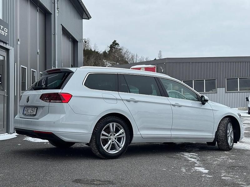 Begagnad VW Passat Edition 150 HK (110 kW) 2022 Vit Kombi