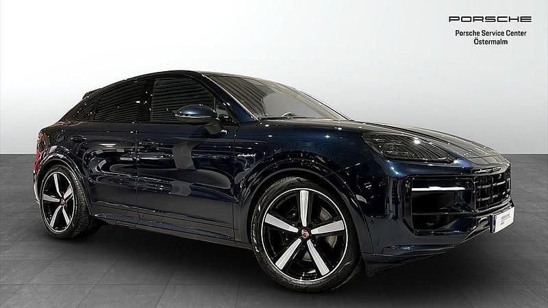 Blå Begagnad 2024 Porsche Cayenne E-Hybrid Coupe Sportkupé | 1 255 000 kr - Bild 1/4