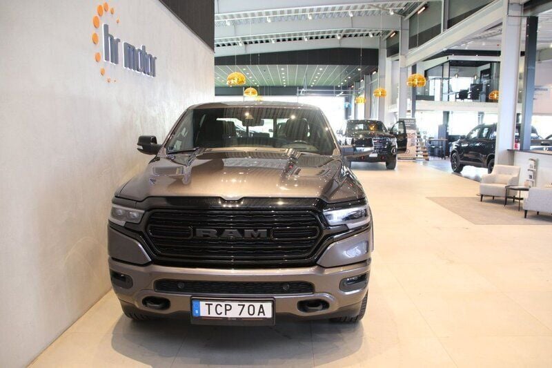 Grå Begagnad 2022 RAM 1500 Pickup | 899 000 kr (Bra pris) - Bild 1/4