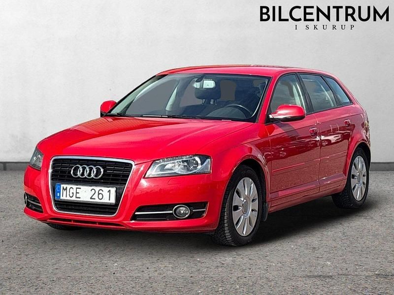 Röd Begagnad 2012 Audi A3 Sportback Comfort Halvkombi | 59 900 kr (Marknadspris) - Bild 1/4