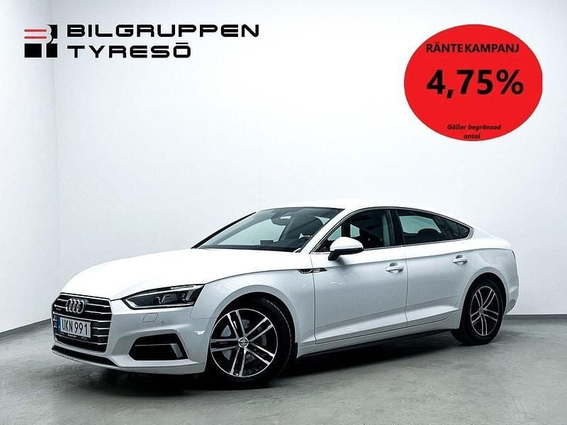 Vit Begagnad 2017 Audi A5 Sportback Premium Halvkombi | 229 500 kr (Marknadspris) - Bild 1/4