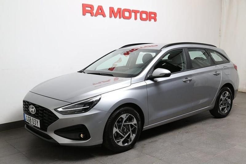 Grå Begagnad 2025 Hyundai i30 Essential Kombi | 239 900 kr (Bra pris) - Bild 1/4