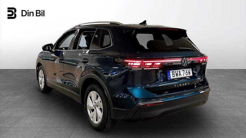 Begagnad VW Tiguan Edition 150 HK (110 kW) 2024 Mörkblå SUV