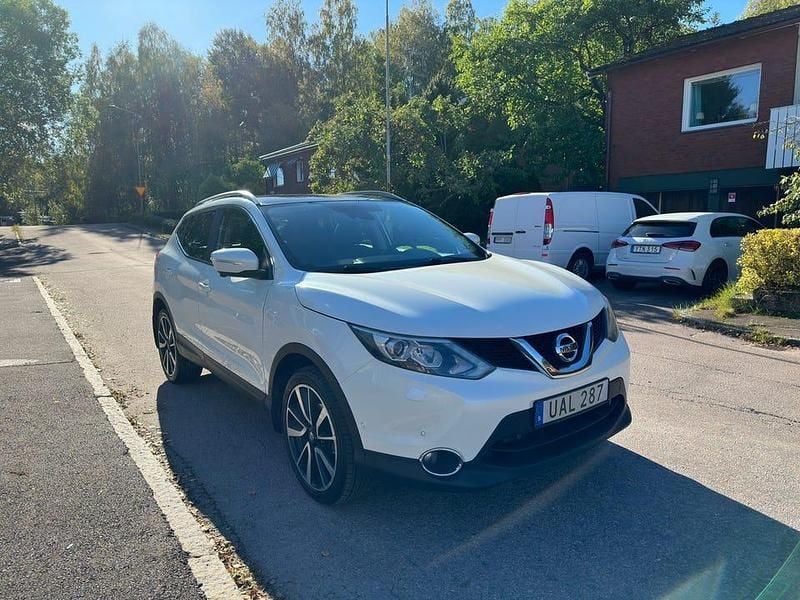White pearl Begagnad 2014 Nissan Qashqai SUV | 89 000 kr (Marknadspris) - Bild 1/4