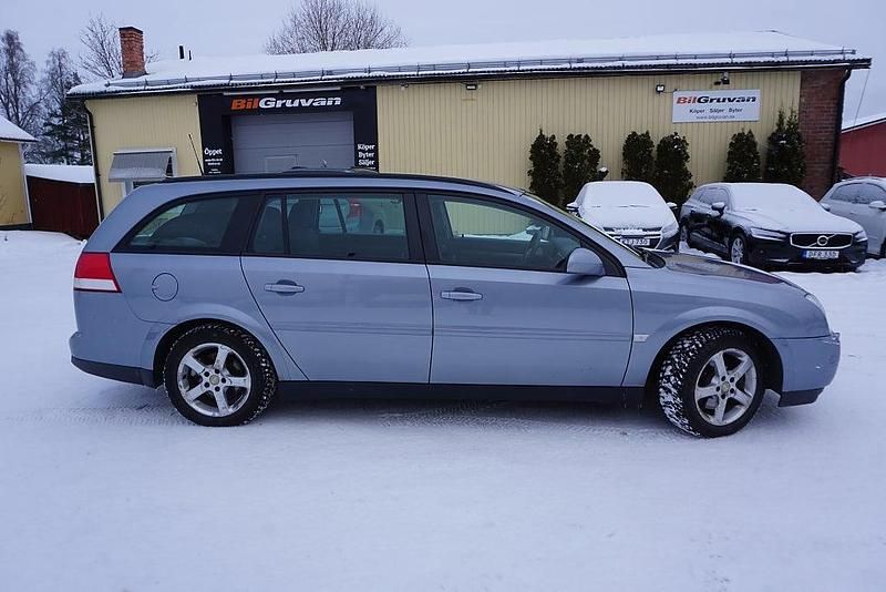 Begagnad Opel Vectra 175 HK (128 kW) 2004 Grå Kombi
