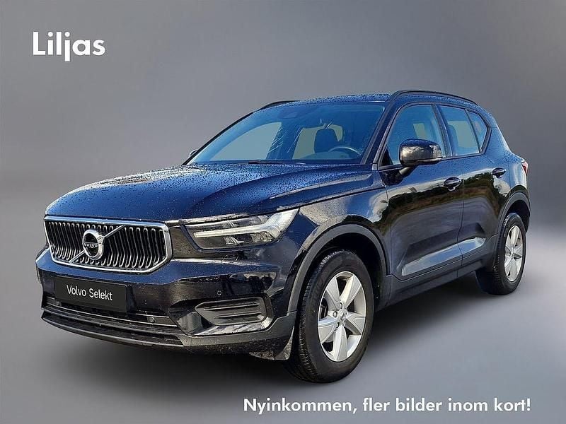 Svart Begagnad 2021 Volvo XC40 Momentum SUV | 289 000 kr (Marknadspris) - Bild 1/3