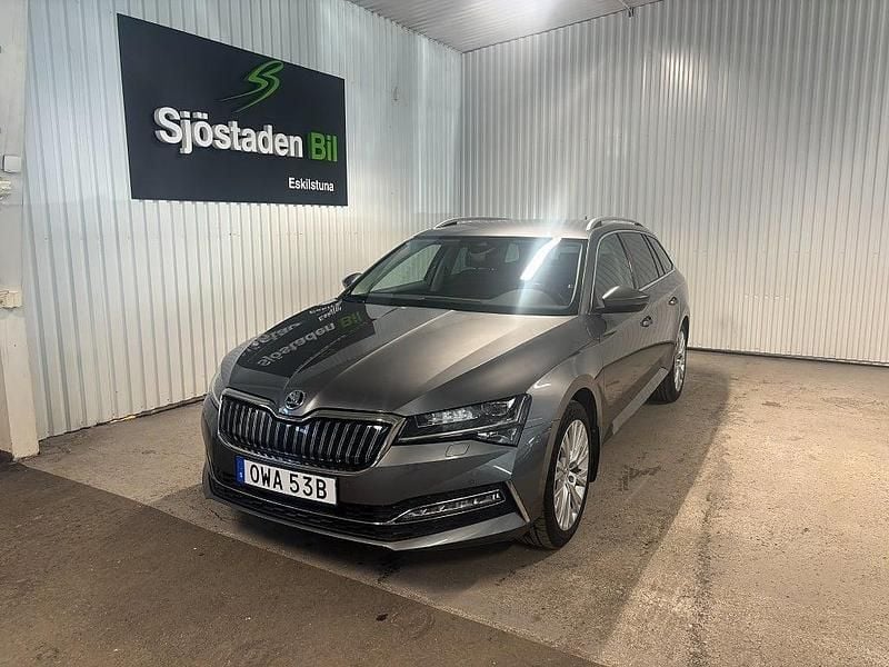 Begagnad Skoda Superb Business Line 218 HK (160 kW) 2024 Grå Kombi