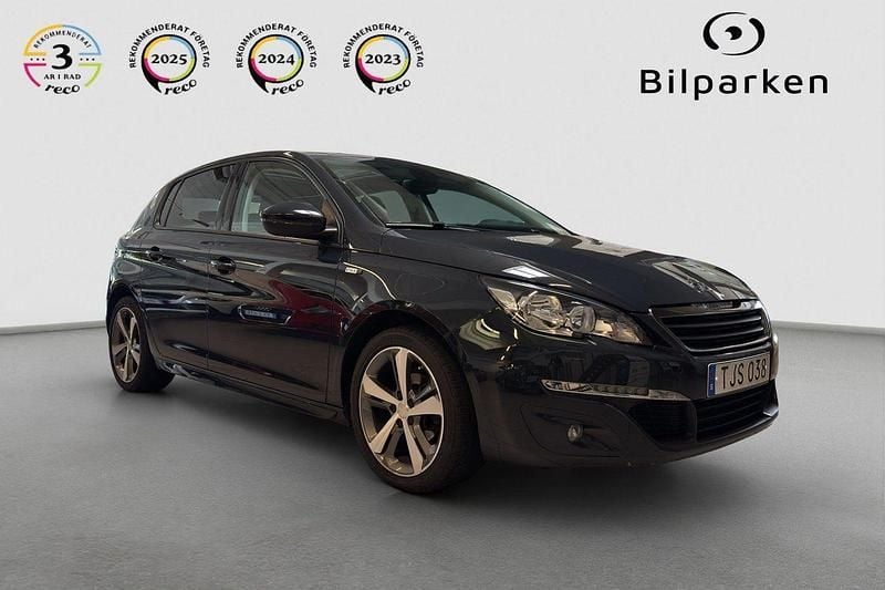Mörkgrå Begagnad 2016 Peugeot 308 Halvkombi | 99 990 kr (Marknadspris) - Bild 1/4