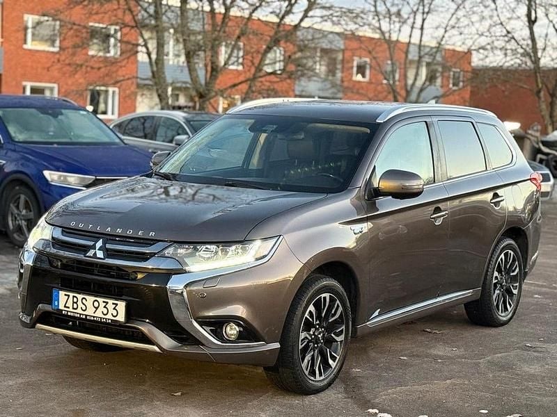 Brun Begagnad 2018 Mitsubishi Outlander SUV | 174 500 kr (Bra pris) - Bild 1/4