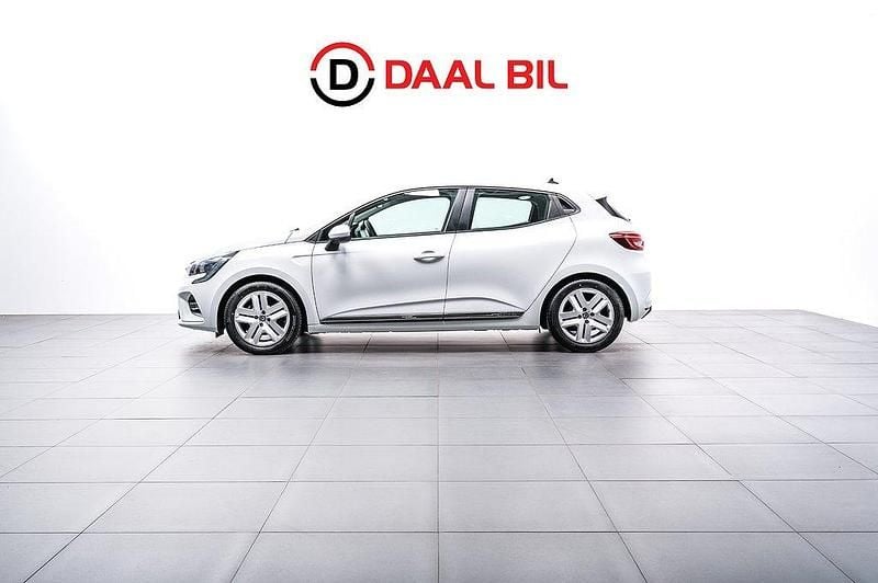 Vit Begagnad 2022 Renault Clio V Halvkombi | 194 700 kr - Bild 1/4
