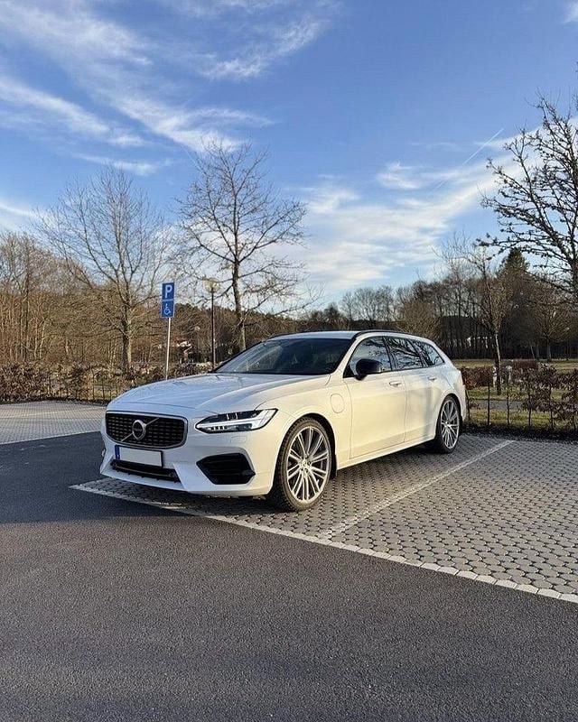 Begagnad 2020 Volvo V90 R-Design Kombi | 289 000 kr (Bra pris) - Bild 1/4