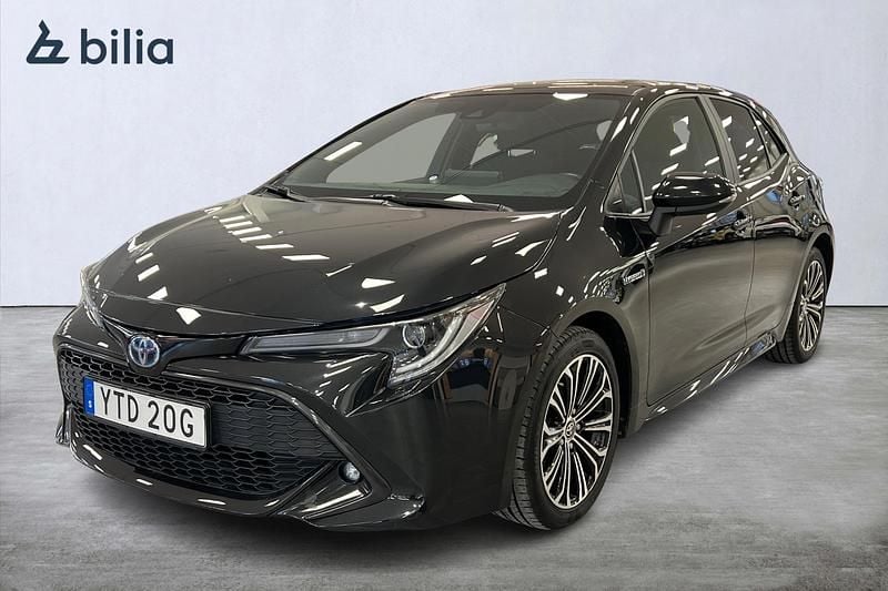 Svart Begagnad 2020 Toyota Corolla Hybrid Style Halvkombi | 209 900 kr (Marknadspris) - Bild 1/3
