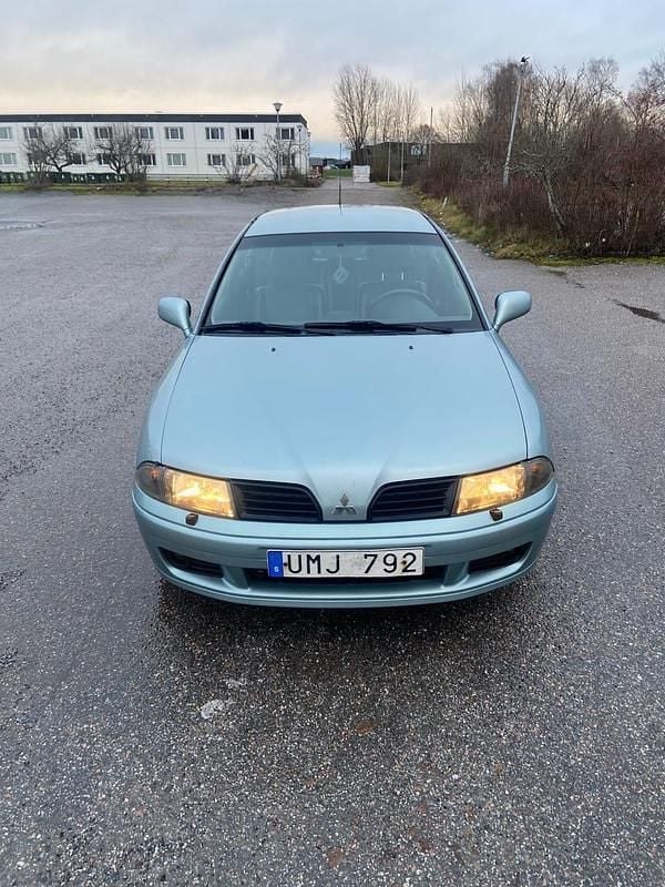 Begagnad 2003 Mitsubishi Carisma Halvkombi | 26 000 kr - Bild 1/4