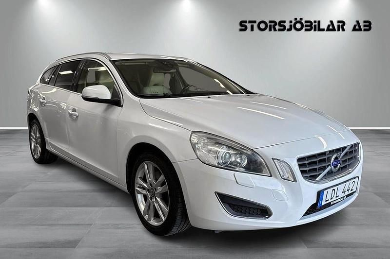 Vit Begagnad 2010 Volvo V60 Summum Kombi | 114 000 kr (Lite dyr) - Bild 1/4