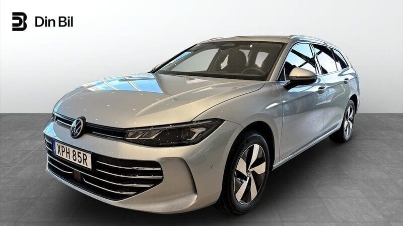 Silver Ny 2024 VW Passat Edition Kombi | 409 900 kr (Superpris) - Bild 1/4