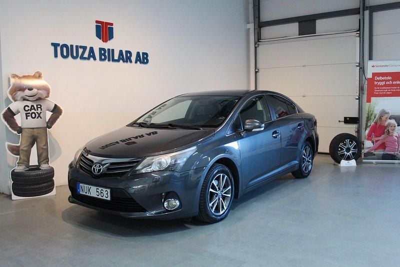 Mörkgrå (grå) Begagnad 2012 Toyota Avensis Multidrive S Sedan | 124 900 kr (Lite dyr) - Bild 1/4