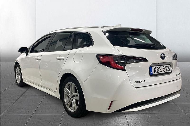 Begagnad Toyota Corolla 122 HK (89 kW) 2022 Vit Kombi