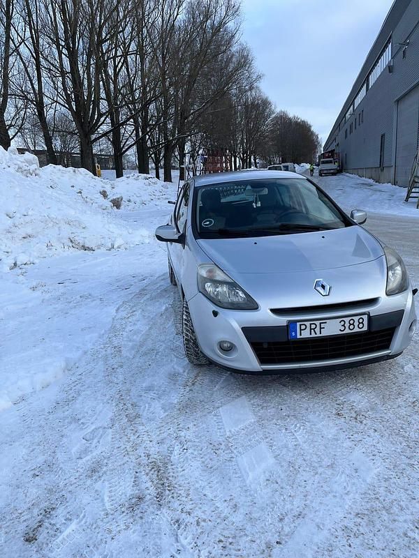 Begagnad Renault Clio R.S. 75 HK (55 kW) 2010 Halvkombi