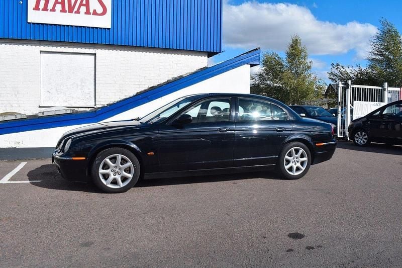 Svart Begagnad 2006 Jaguar S-Type S Sedan | 44 500 kr (Marknadspris) - Bild 1/4