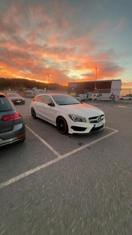 Vit Begagnad 2015 Mercedes CLA45 AMG Shooting Brake AMG Kombi | 260 000 kr - Bild 1/3