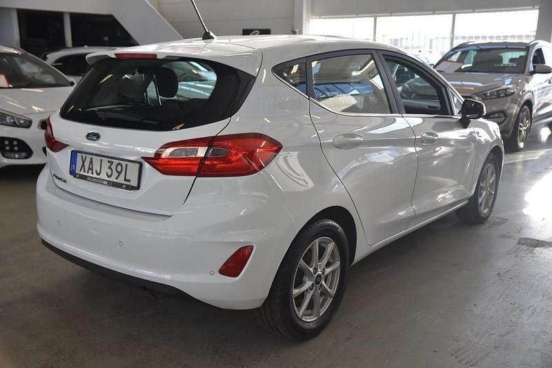 Begagnad Ford Fiesta Titanium 101 HK (74 kW) 2021 Vit Halvkombi