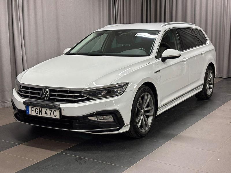 Vit Begagnad 2022 VW Passat GT Kombi | 289 900 kr (Marknadspris) - Bild 1/3