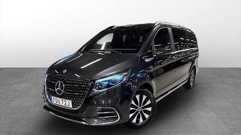 Svart Begagnad 2025 Mercedes E300 Avantgarde Kombi | 919 000 kr - Bild 1/4