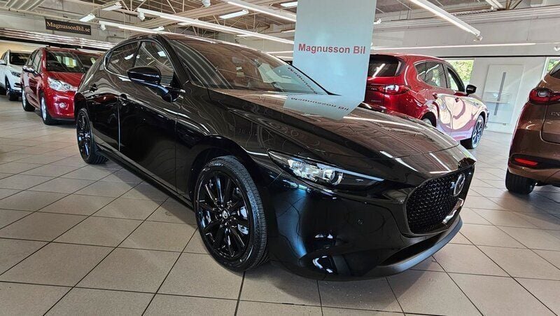 Ny 2025 Mazda 3 Nagisa Halvkombi | 355 600 kr (Lite dyr) - Bild 1/3